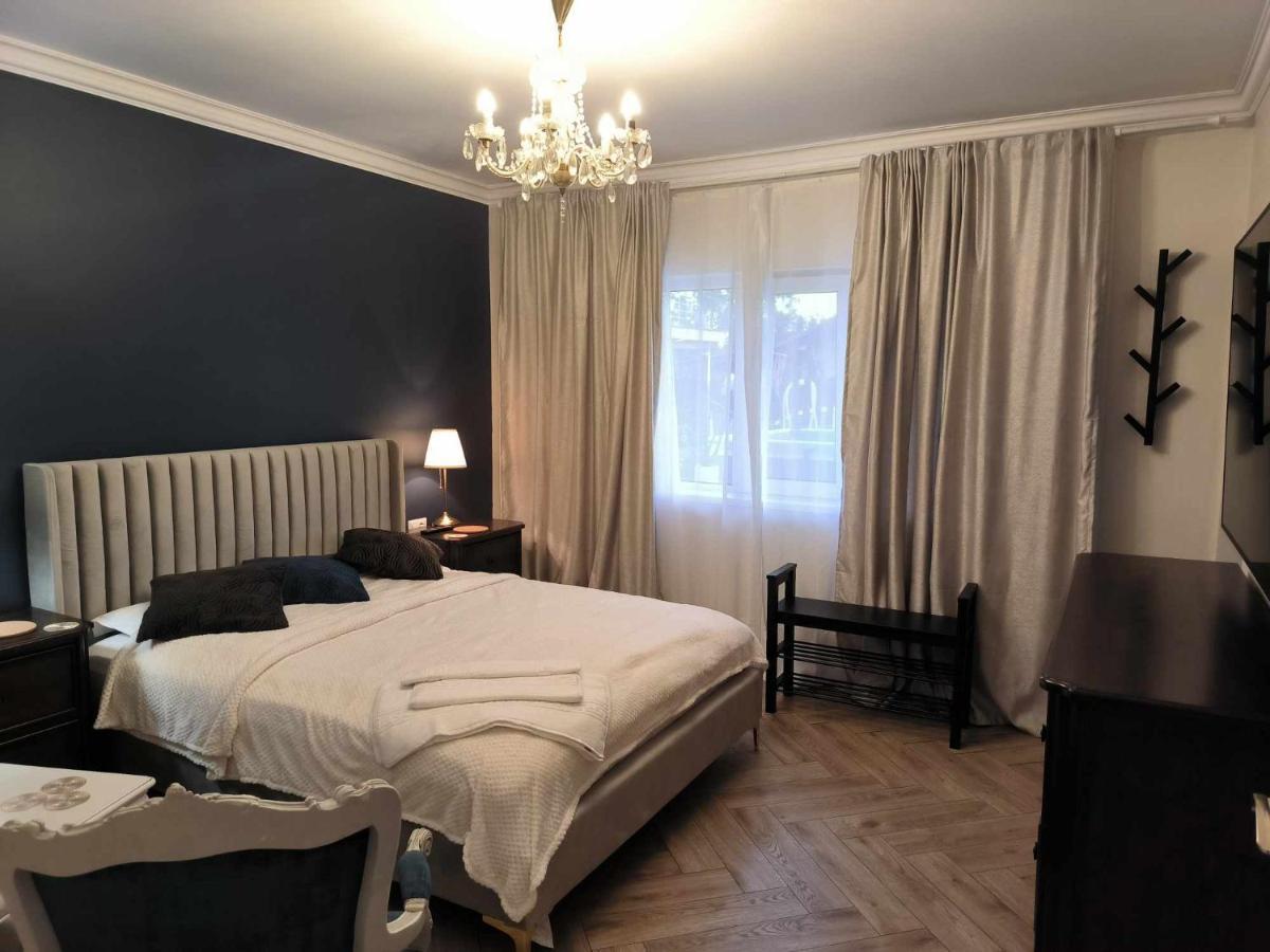 Appartamento Luxury Airport Retreat Cluj-Napoca Esterno foto
